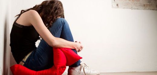 Dívky mezi jedenácti a jednadvaceti lety přiznávaly, že trpí nějakými psychickými problémy.