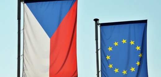 Vlajka České republiky a Evropské unie (ilustrační foto).