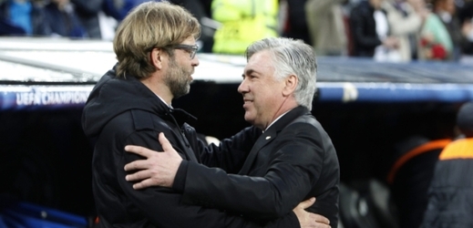 Carlo Ancelotti (vpravo) a Jürgen Klopp. Usedne někdo z nich na lavičku Liverpoolu?