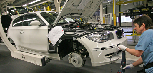 Západoněmecká automobilka BMW vyrábí své vozy i na východě v Lipsku.