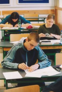 Společné budou také přijímací zkoušky na maturitní obory středních škol z matematiky a češtiny (ilustrační foto).