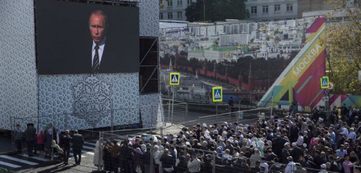Vladimír Putin při proslovu před největší mešitou Evropy.