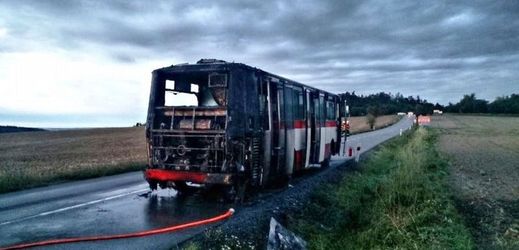 Požár autobusu nikoho nezranil (ilustrační foto).