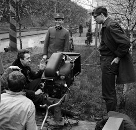 Natáčení filmu Ostře sledované vlaky v roce 1966.