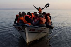 Syrští uprchlíci po příjezdu do Řecka.