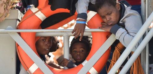 Letos Středozemní moře překonalo zhruba už 430 tisíc migrantů.