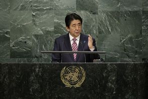 Japonský premiér Šinzó Abe nabídl finanční pomoc.