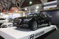 Při autosalonu nemůže chybět ani chlouba značky Hyundai - model Geneis.