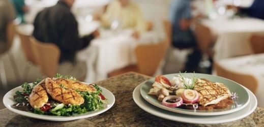 Mnohé z restaurací a hospod chybují při označování alergenů v pokrmech (ilustrační foto).