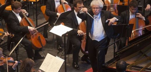 Koncert České filharmonie pod vedením dirigenta Jiřího Bělohlávka.
