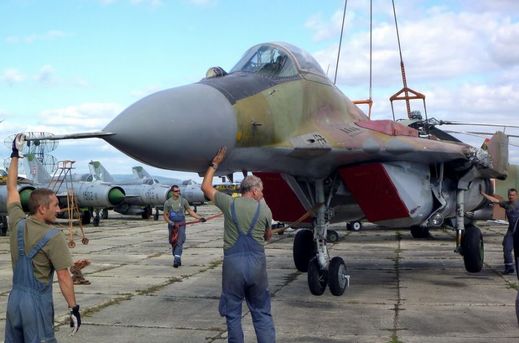 Stíhačka MiG-29 sovětské výroby je stále v dobrém stavu.