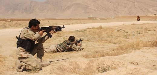 Afghánští vojáci v bojích na severu Kábulu.