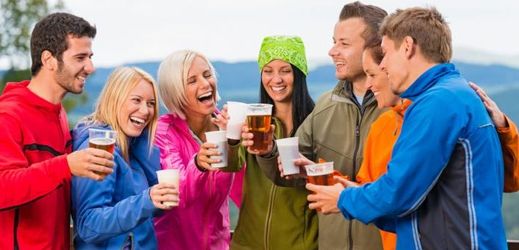 Milovníci piva a zdravého chození po kocích se mohou těšit na Beer treking (ilustrační foto).