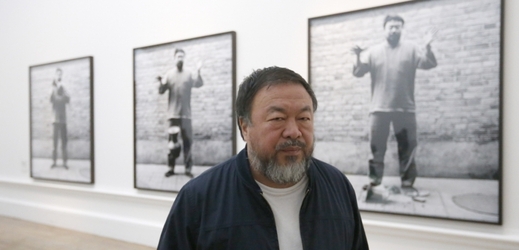 Čínský umělec Aj Wej-wej představuje svou výstavu v Královské akademii umění v Londýně. Září, 2015.