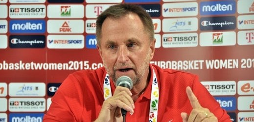 U české reprezentace basketbalistek skončil trenér Lubor Blažek. 