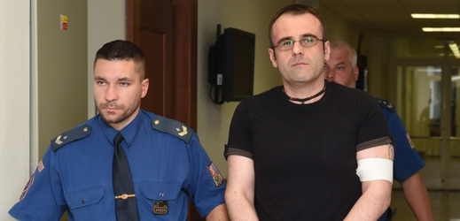  Štěpán Kavan (vpravo), kterého krajský soud potrestal 20 lety za vraždu otce jeho bývalé přítelkyně.