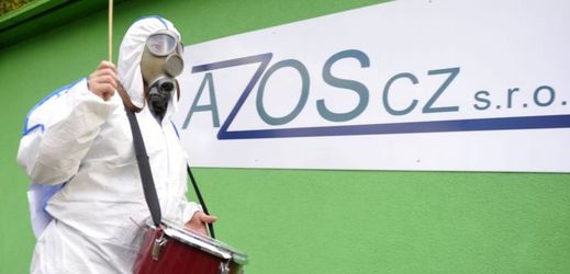 Demonstrace proti podniku Azos CZ v Nymburce, který podle obyvatel a vedení města obtěžuje své okolí zápachem.
