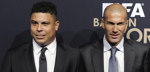 Ronaldo (vlevo) a Zinedine Zidane.