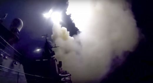 Snímky odpálených raket uveřejnilo ruské ministerstvo obrany na svém webu.