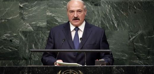 Podle spisovatelky se běloruskému prezidentu Lukašenkovi nedá věřit.