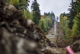 Práce na nové lanovce ve Špindlerově Mlýně vrcholí.