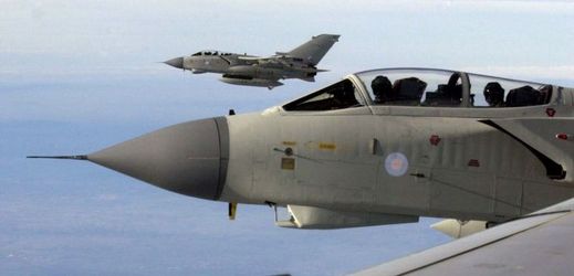 Britské víceúčelové bojové letouny Panavia Tornado GR. Mk 4 ze základny Britského královského letectva (RAF).