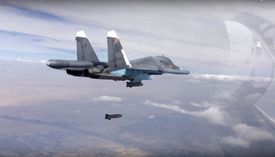 Ruský Su-34 bombarduje pozice teroristů v Sýrii.
