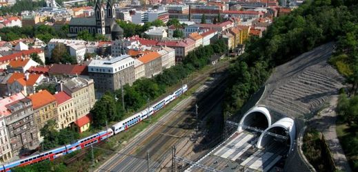 Železniční koridor, který spojuje všechny tratě od severu a severovýchodu. Praha, Žižkov.