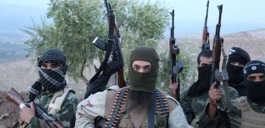 Militantní vojáci z radikální fronty an-Nusra.