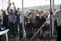 Migranti v řeckém táboře.