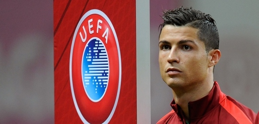 Třicetiletý hvězdný útočník Cristiano Ronaldo si umí představit, že může hrát fotbal až do čtyřiceti let.