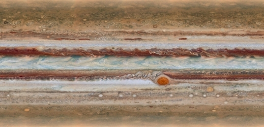 Velká rudá skvrna kus pod rovníkem Jupiteru.
