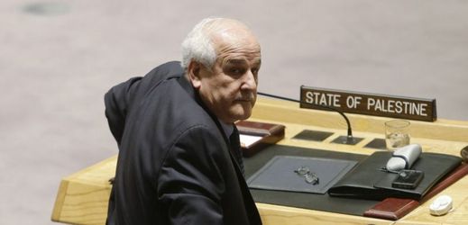 Palestinský vyslanec při OSN Rijád Mansúr.