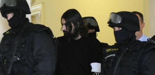 Vrah Timur Treťjakov ještě jako obviněný u soudu.