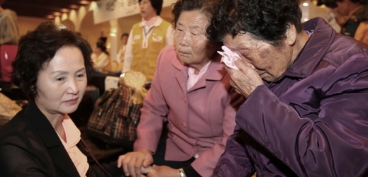 Obyvatelka Jižní Koreje pláče při vidině setkání se svými severokorejskými příbuznými.