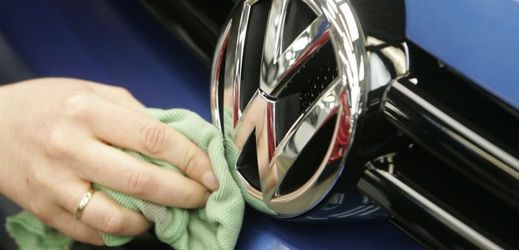 Dvě třetiny Němců považují skandál kolem falšování emisních testů koncernem VW za přehnaný. 
