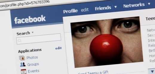 Facebook je nařčen z toho, že uchovává data o lidech, kteří jeho službu nikdy nevyužívali (ilustrační foto).