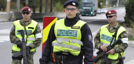Cvičení vojáků a policistů na konci září na česko-rakouském pomezí.
