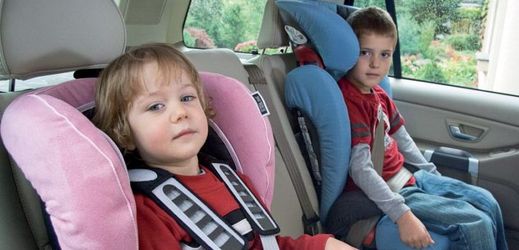  Dětem v autě vadí, když rodiče zpívají a nadávají.