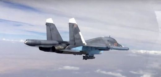 Ruský letoun Su-34, zapojený do akce v Sýrii.