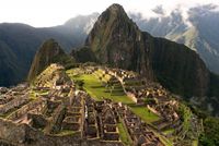 Pohled na krajinu Machu Picchu. Machu Picchu je město, které se nachází vysoko v Andách v Peru. 