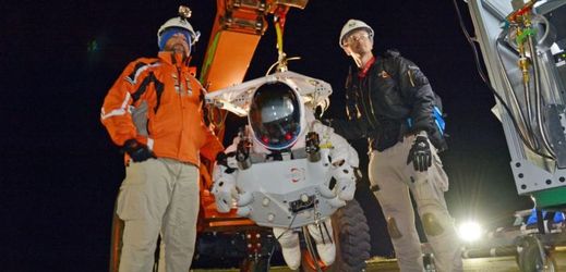 Alan Eustace byl součástí týmu Stratosférický Explorer, který pracuje na vývoji skafandru umožňujícího lidem vykonávat průzkum přes 30 kilometrů nad zemským povrchem.