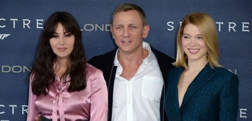 Monica Bellucci, Daniel Craig a Léa Seydoux při představování nové bondovky Spectre.