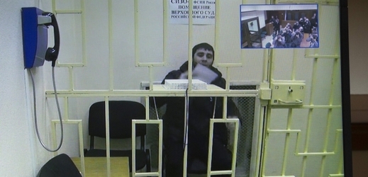 Hlavní podezřelý z vraždy opozičníka Němcova Zaur Dadajev při výslechu ve vazbě.