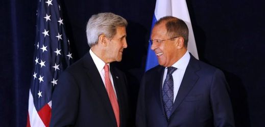 Kerry(vlevo) a Lavrov jednali o Sýrii na konci září v New Yorku.
