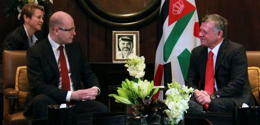 Premiér Bohuslav Sobotka (vlevo) při setkání s jordánským králem Abdalláhem II.