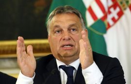 Jaroslaw Kaczyński by mohl být pro EU "druhým Viktorem Orbánem" (na snímku).