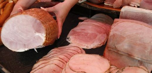 Na seznam prokázaných karcinogenů přibyla šunka, slanina i párky.