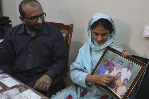 Během pátrání se přihlásily tři rodiny, které tvrdily, že je Džíta jejich dcera.