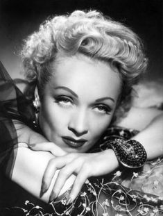 Herečka a zpěvačka Marlene Dietrichová.
